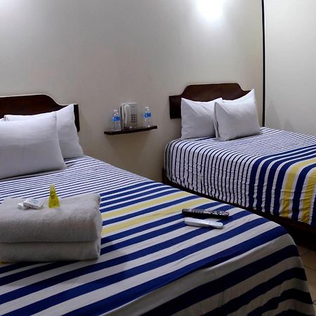 Hotel Mateos 1215 León Eksteriør bilde